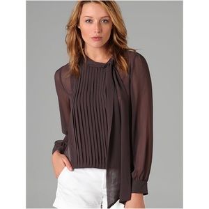 ✨HostPick✨⬇️💲ALICE + OLIVIA Slate pleated/ tie colar blouse